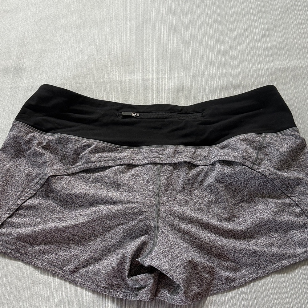 Lululemon Women's Heather Gray and Black Speed Up High Rise 2.5” Shorts Size 8 - Picture 4 of 6